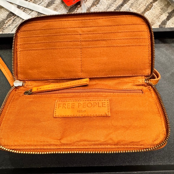 Free People Vegan Orange Faux Leather Zip Around Wristlet Wallet Clutch Studded - Picture 5 of 8